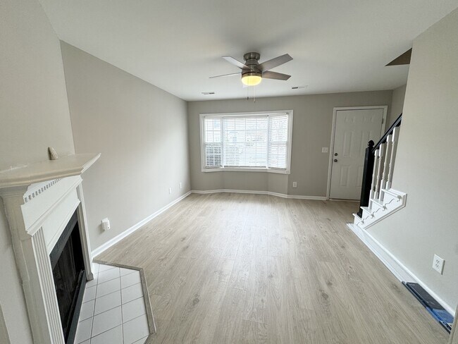 Foto del edificio - 3900-3AA4 Sterling Pointe Dr