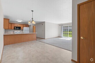 Building Photo - 308 Golf View Rd