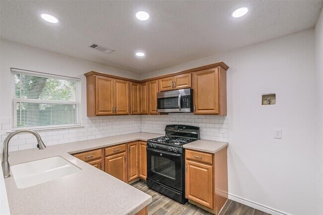 Building Photo - 6235 W Willow Bluff Rd
