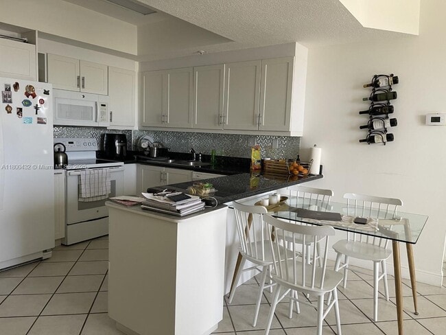 Building Photo - 3500 Coral Wy
