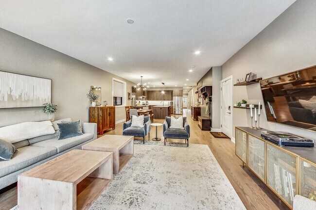 Foto del edificio - 2730 W Armitage Ave