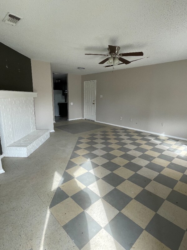 Foto del edificio - 127 Willow Brook Dr