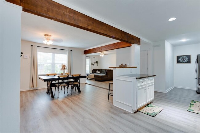 Building Photo - 10209 Cathedral Dr