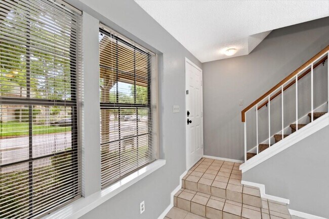 Building Photo - 11901 Swearingen Dr