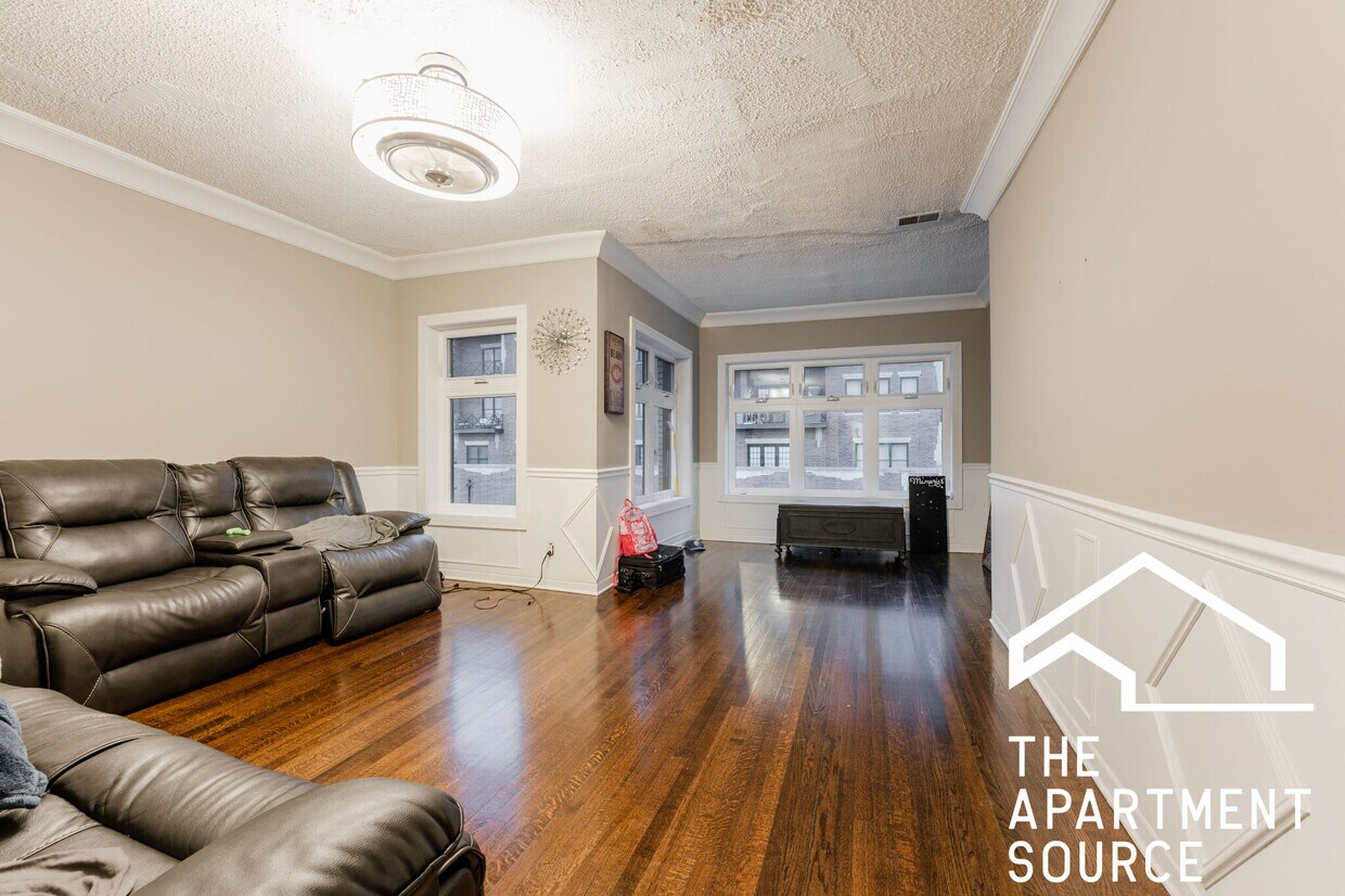 Primary Photo - 2247 W Diversey Ave