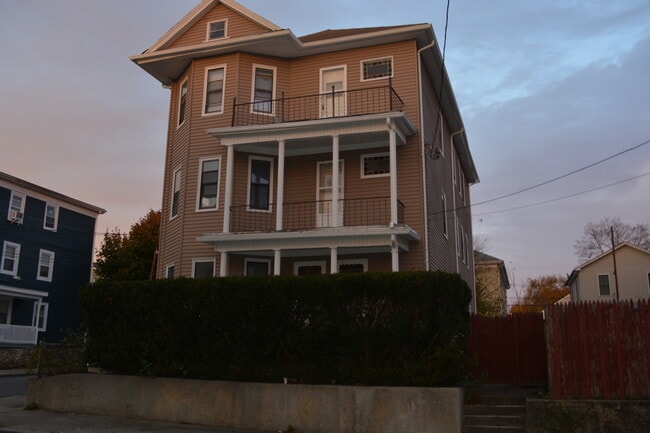 Building Photo - 49 Lynch St