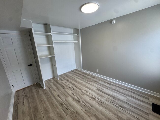 Foto del edificio - 704 E Walnut St