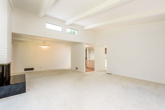 Building Photo - Charming Barron Park Ranch 3bd/2bth Home