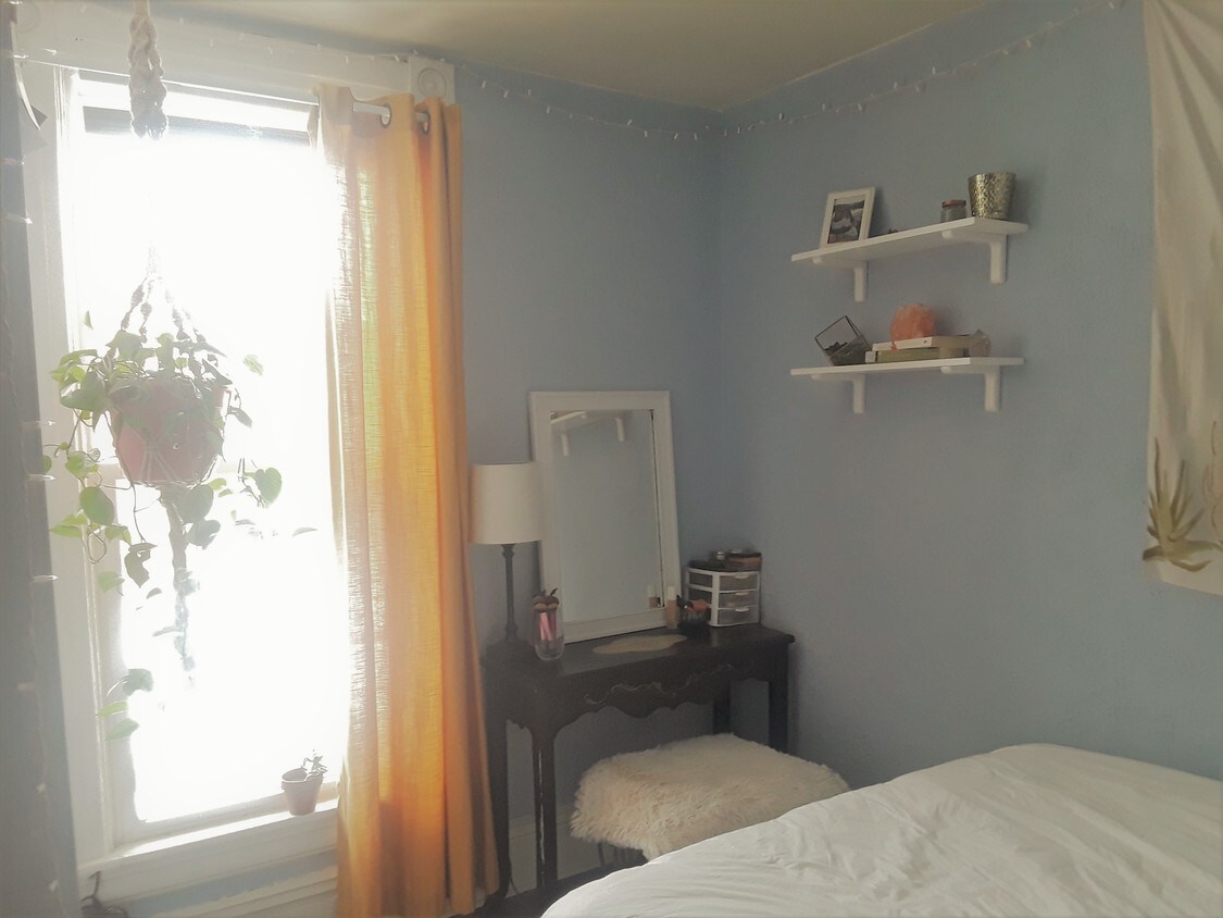Foto principal - 1432 E 3rd St