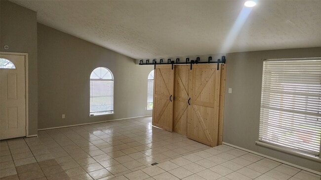 Building Photo - 2815 Quail Valley E Dr