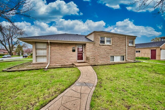 Foto del edificio - 5200 Madison St