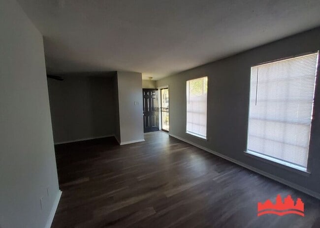 Building Photo - 3400 Sunnyfield Cove