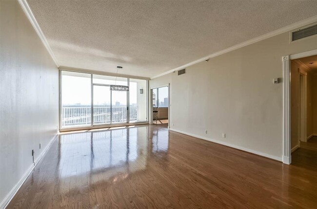 Foto del edificio - 121 N Post Oak Ln