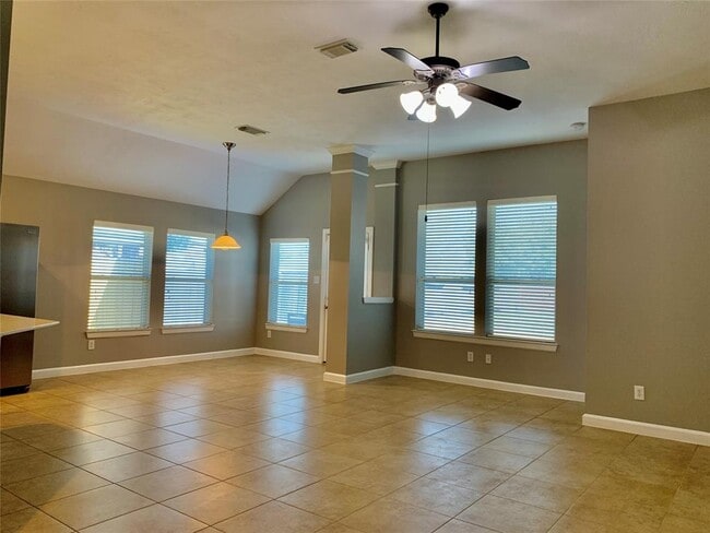 Foto del edificio - 8302 Kerrington Glen Dr