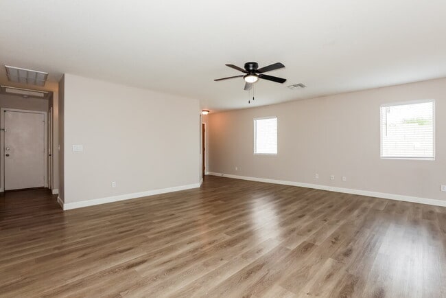 Building Photo - 1800 E Desert Rose Trail