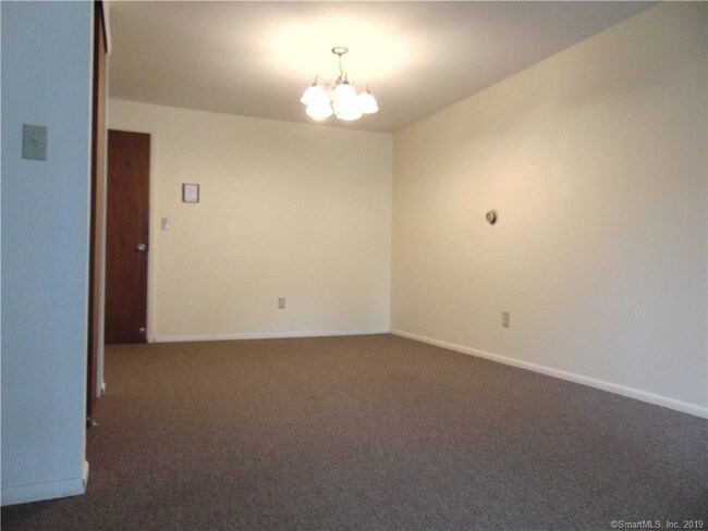 Building Photo - 87 Meadow St