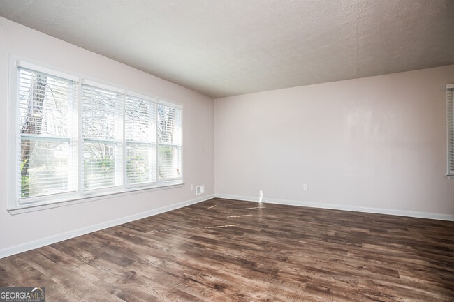 Foto del edificio - 537 Plainville Dr SW