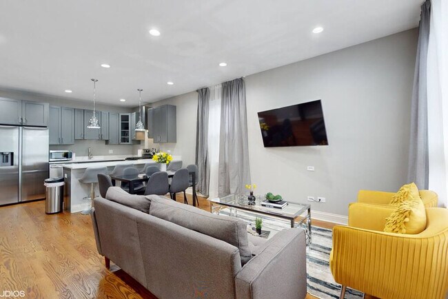 Foto del edificio - 1049 N Lawler Ave