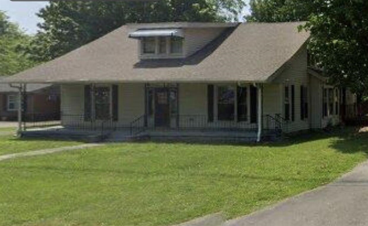 Primary Photo - 2429 Bowling Green Rd