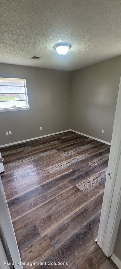 Building Photo - 5 br, 2 bath House - 4908 Shalimar Drive