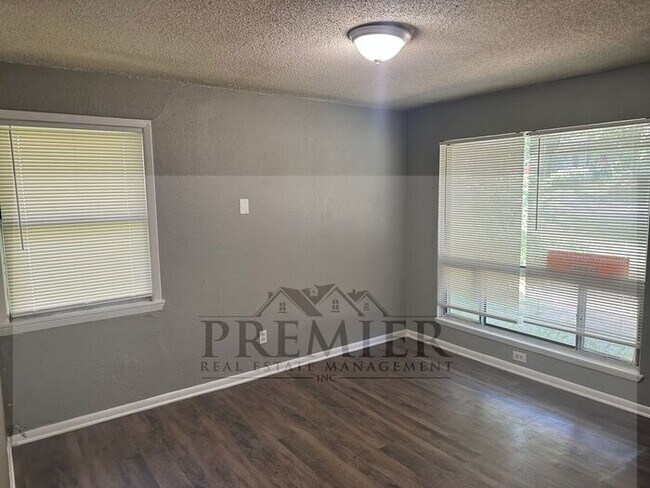 Foto del edificio - 6205 E 152nd Ter #A, Grandview, MO 64030 2...
