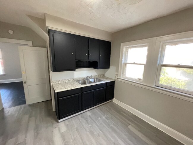 Foto del edificio - 3437 E 103rd St