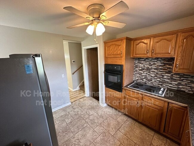Building Photo - 5029 NE 56th Pl