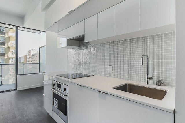 Photo du bâtiment - 185-1185 Roehampton Ave