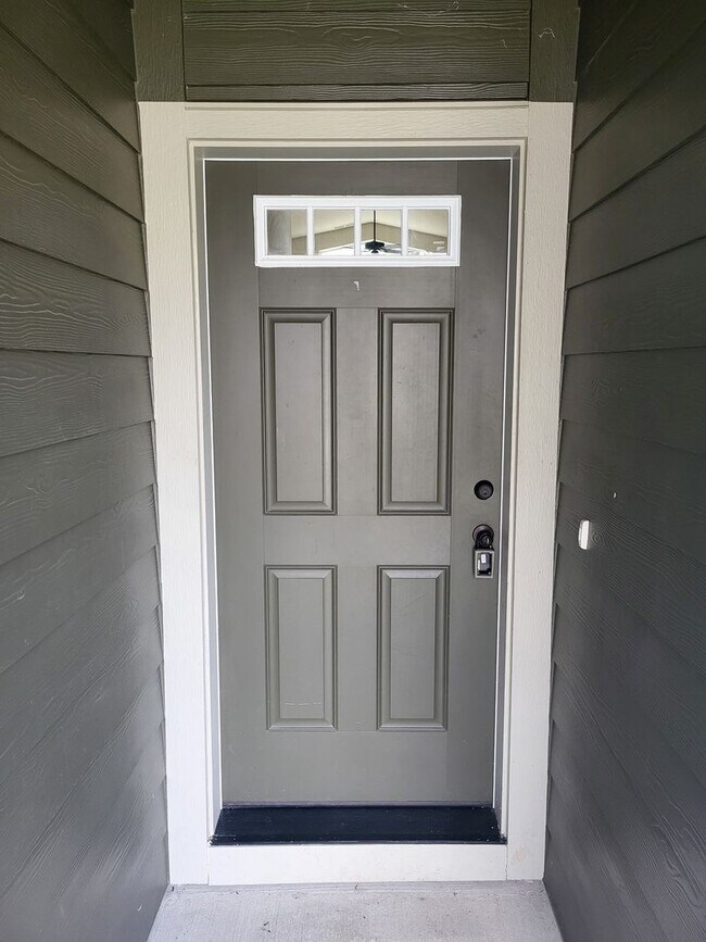 Building Photo - 2504 Equestrian Loop S