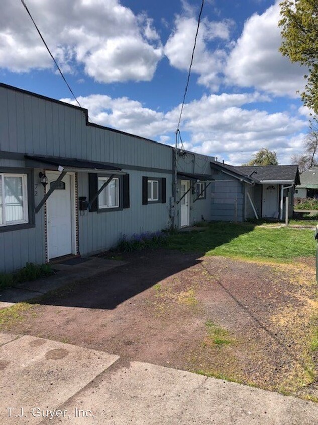 Foto principal - 72-72 SW 5th St