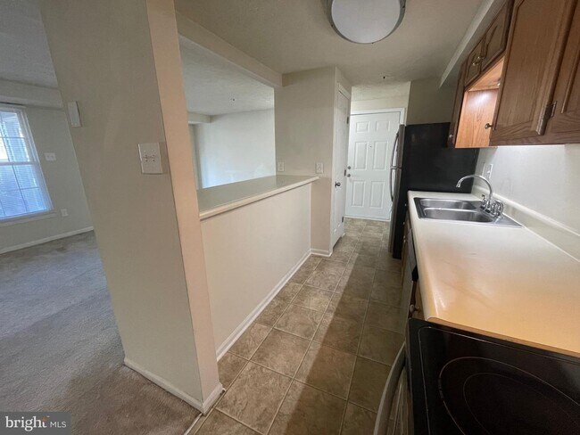 Building Photo - 901 Cedar Crest Ct