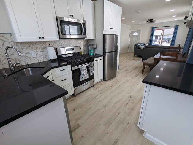 Building Photo - 1041 2nd St