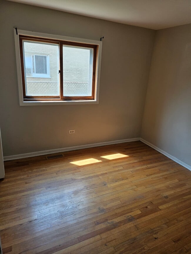 Building Photo - 513 N Valerie Ln