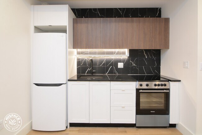 Foto del edificio - 830 St Johns Pl