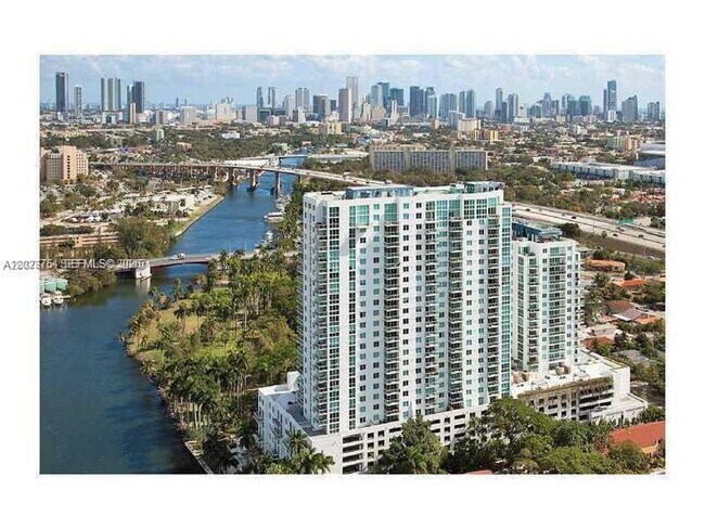 Foto del edificio - 1861 NW S River Dr