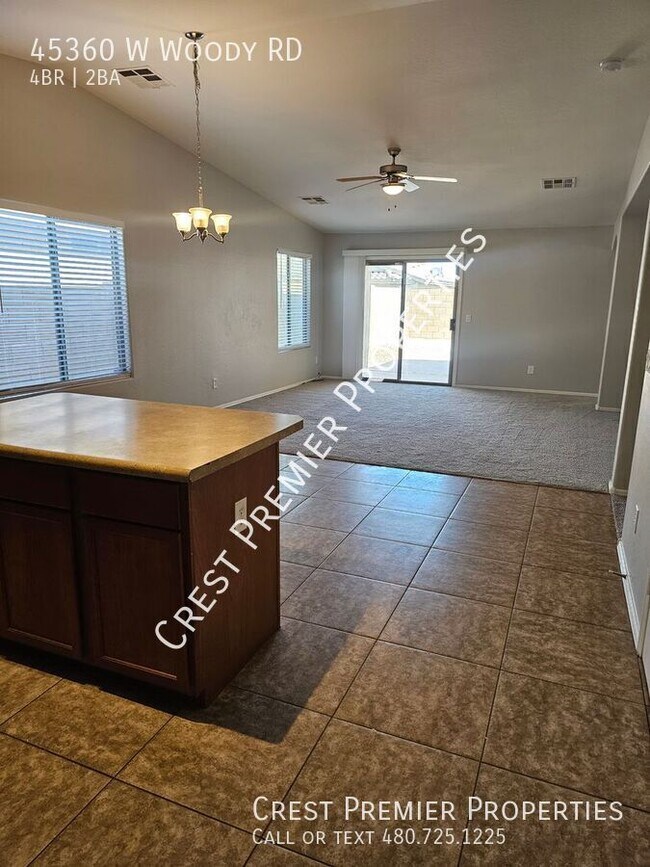 Foto del edificio - 45360 W Woody Rd