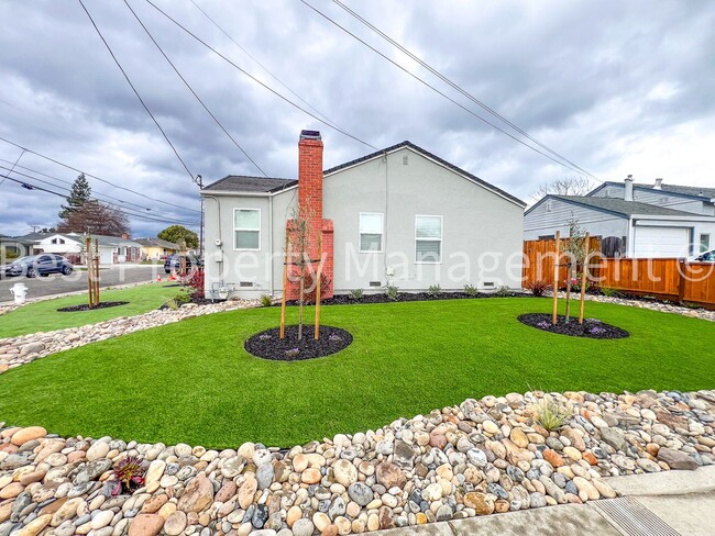 Foto del edificio - Charming Single-Family Home in Castro Valley