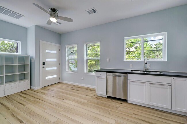 Foto del edificio - 113 E 25th St