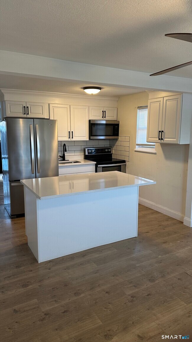 Foto del edificio - 293 Millville Ave