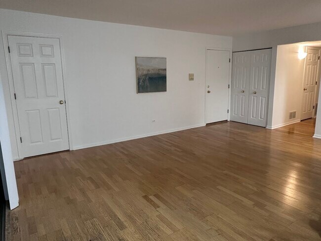 Foto del edificio - 234 W Ct of Shorewood
