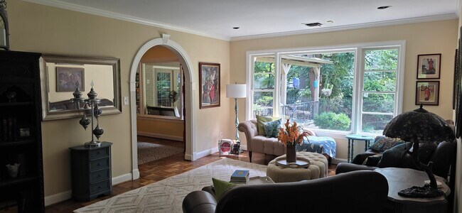 Foto del edificio - 10526 Sweetbriar Pky