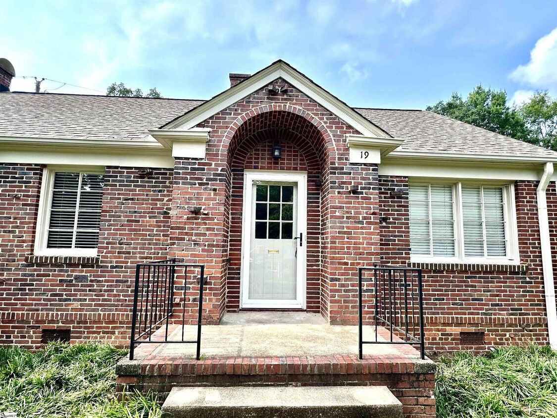 Primary Photo - 600 University Ridge