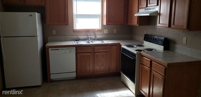 Building Photo - 4 br, 2 bath Apartment - 3111 E Shadybrook