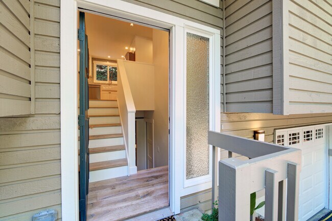 Foto del edificio - 135 221st Ave NE