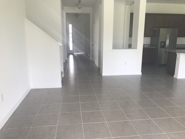 Foto del edificio - 4 Bedroom at Heart of Windermere!!! Tile t...