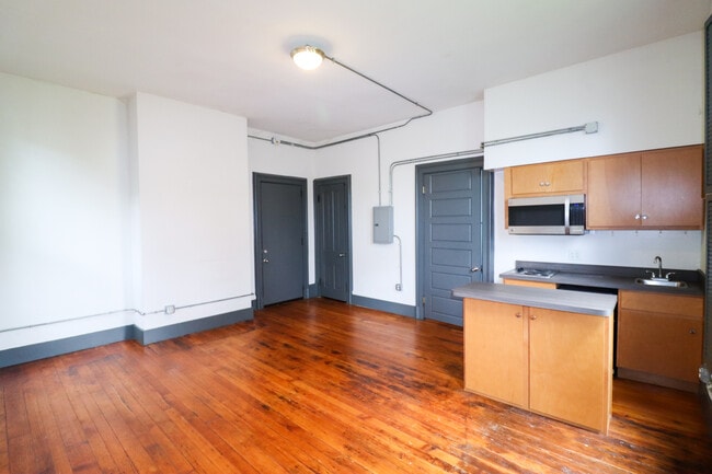 Building Photo - 2632 Eden Ave