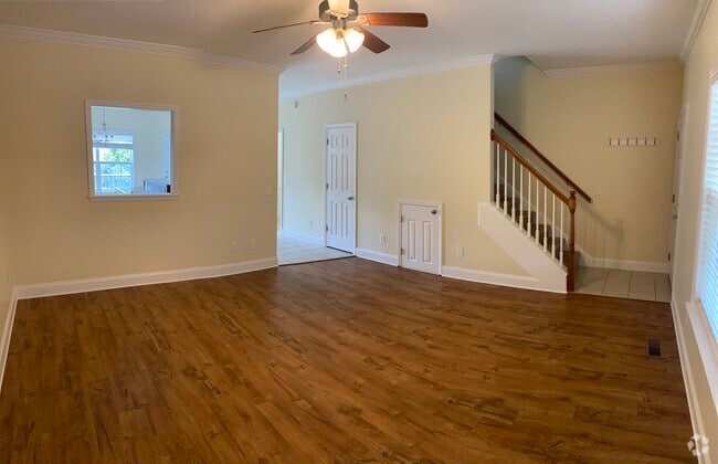 Building Photo - 1700 New Castle Dr NE