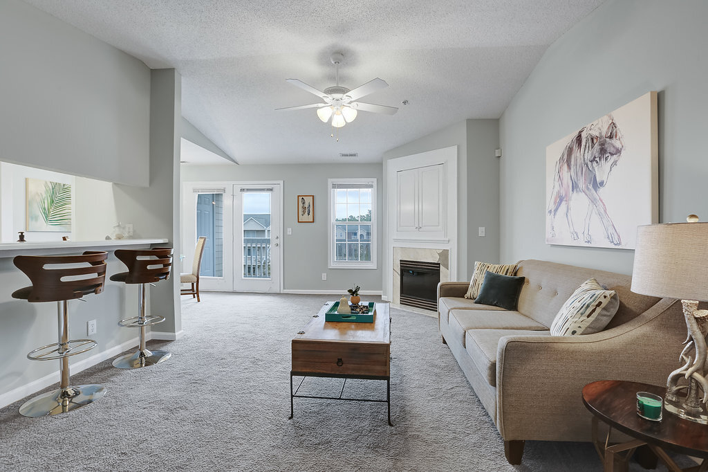 Primary Photo - Cape Cottages Modern top floor unit with s...