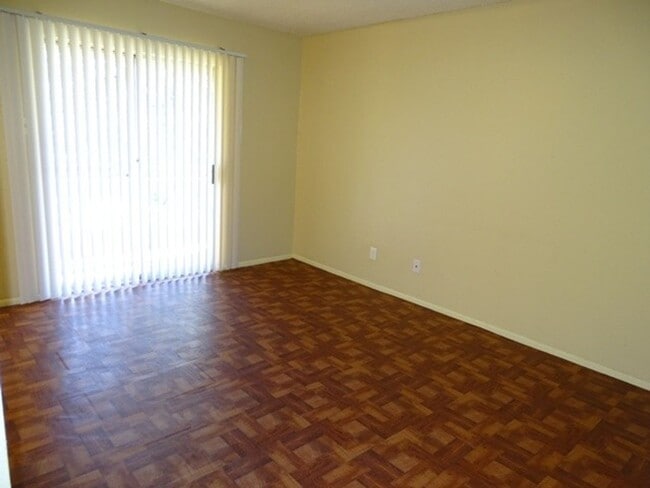 Foto del edificio - 300 Moursund Blvd