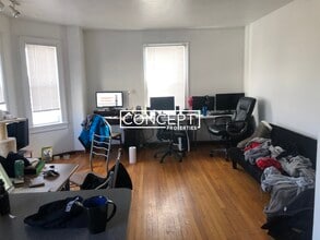 Building Photo - 87 Sheridan St